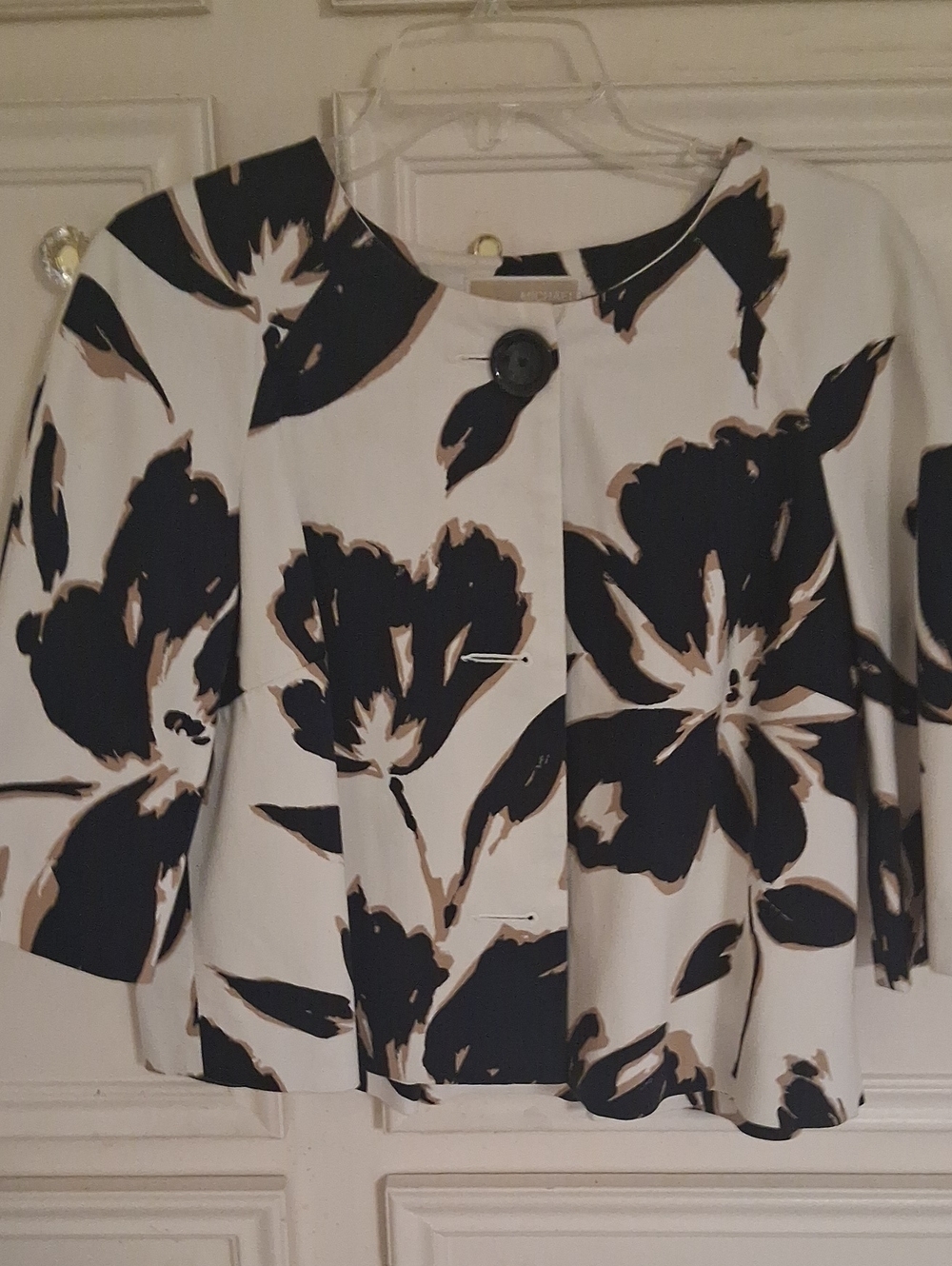 Michael Kors Black, White & Tan Floral Short Blazer Size:LG